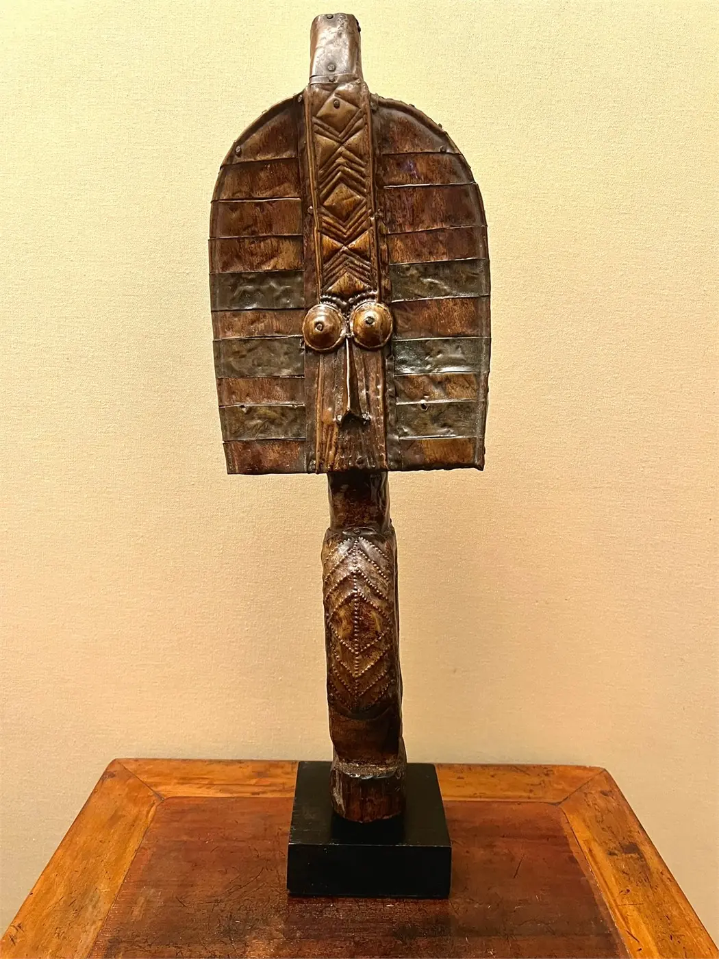 Reliquaire africain Kota Mahongwe – Gabon – Bois et cuivre – Gardien de relique 53 cm