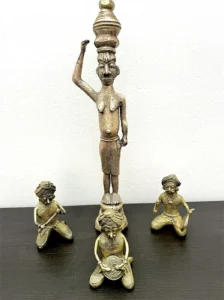 Sculptures indiennes en bronze Dhokra – musiciens et porteuse de vase – art tribal Bastar