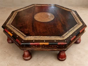 Table basse octogonale en bois et laiton ciselé – Inde – 70cm – début XXe siècle