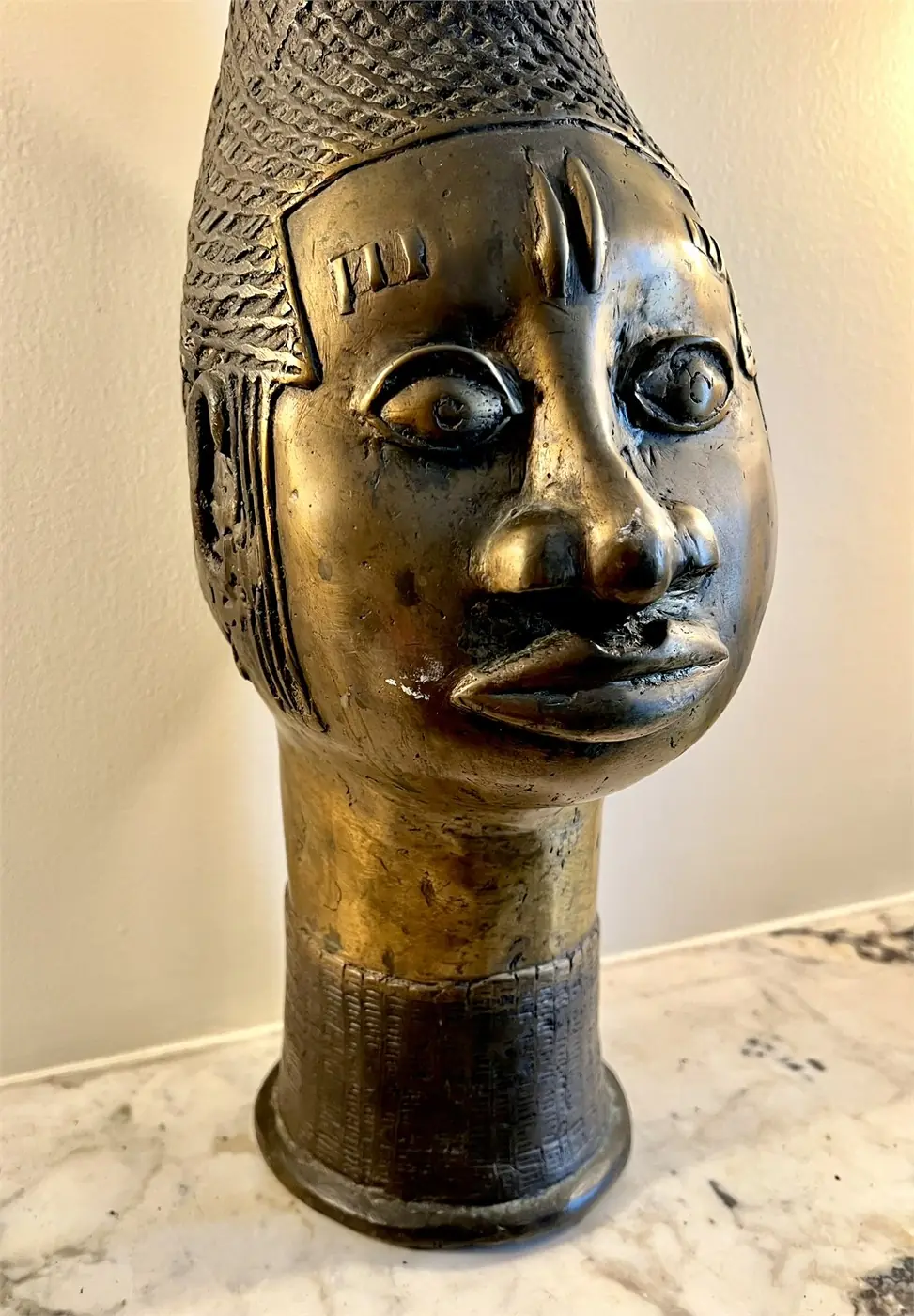 Grande tête en bronze du Bénin – fonte à la cire perdue – 64 cm