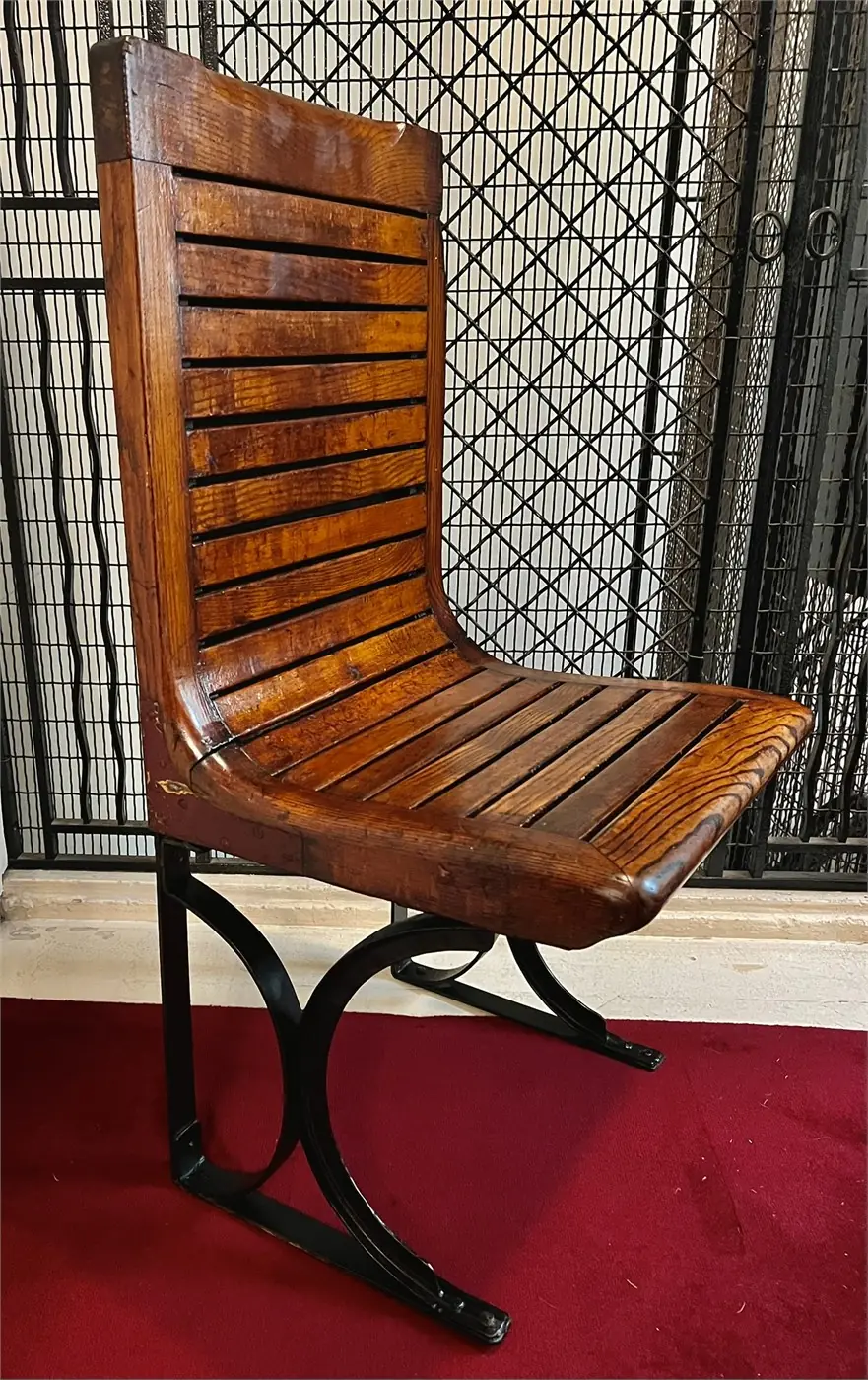 Fauteuil de métro parisien Sprague – bois et métal – années 1910-1920