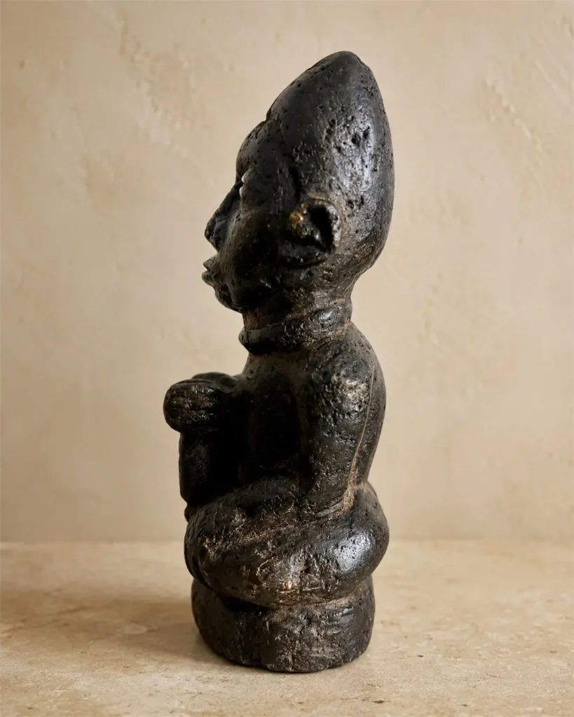 statue africaine mayumbe en pierre 01