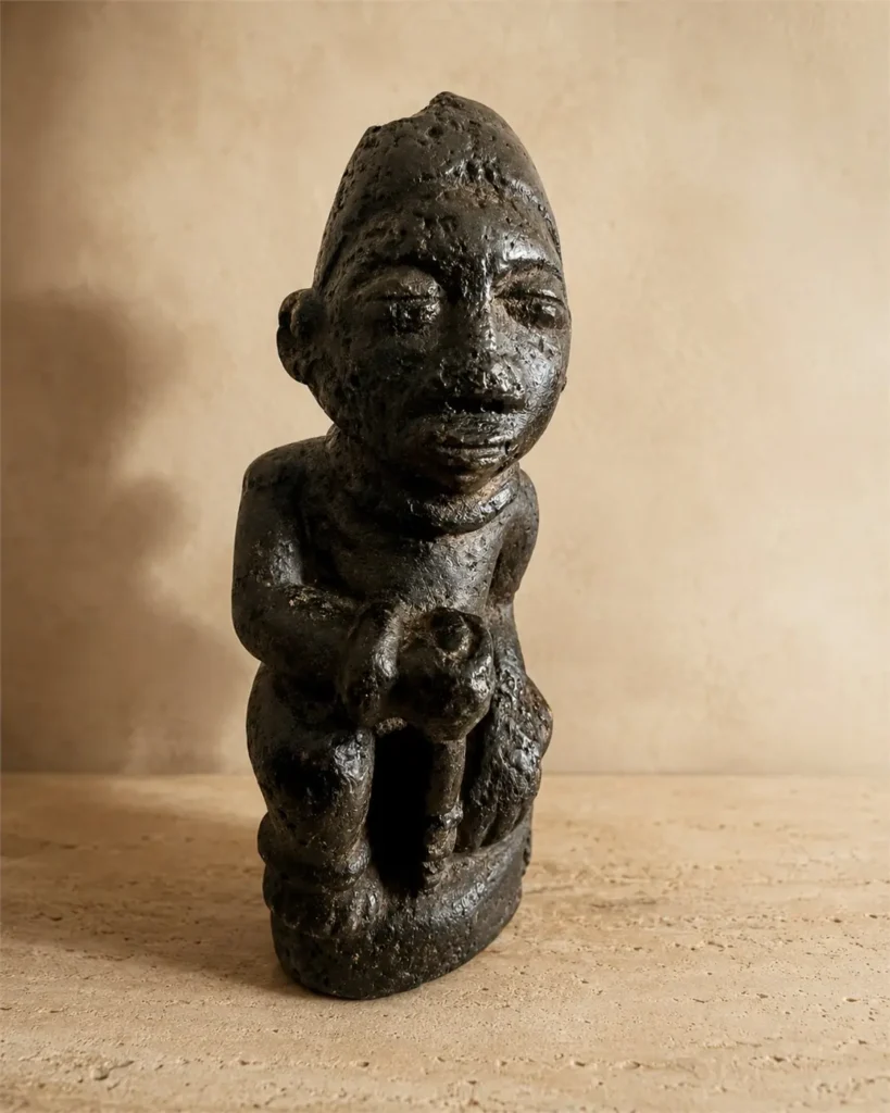 statue africaine mayumbe en pierre 02