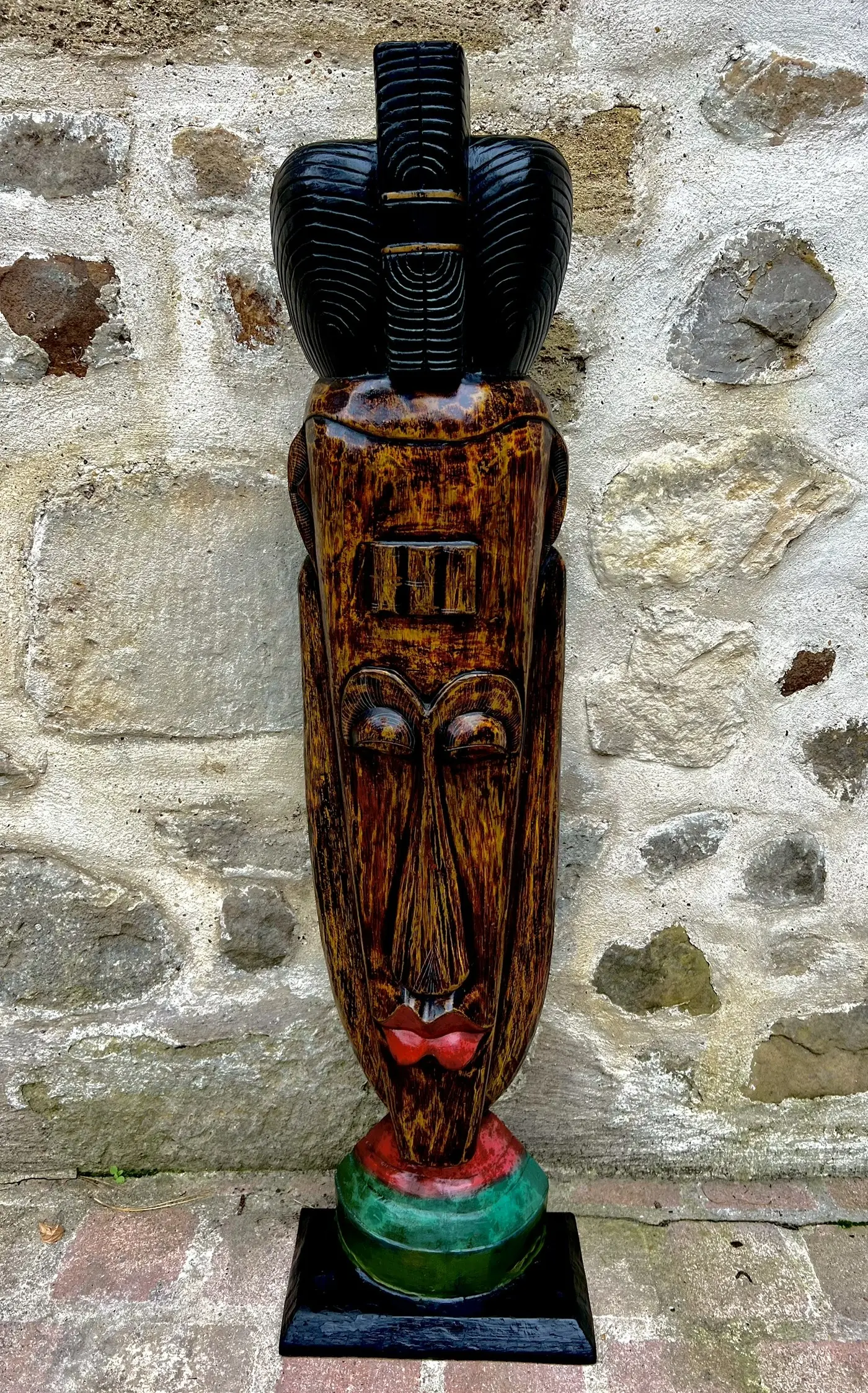 Grand totem décoratif en bois sculpté – 124 cm