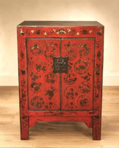 Meuble tibétain en laque rouge