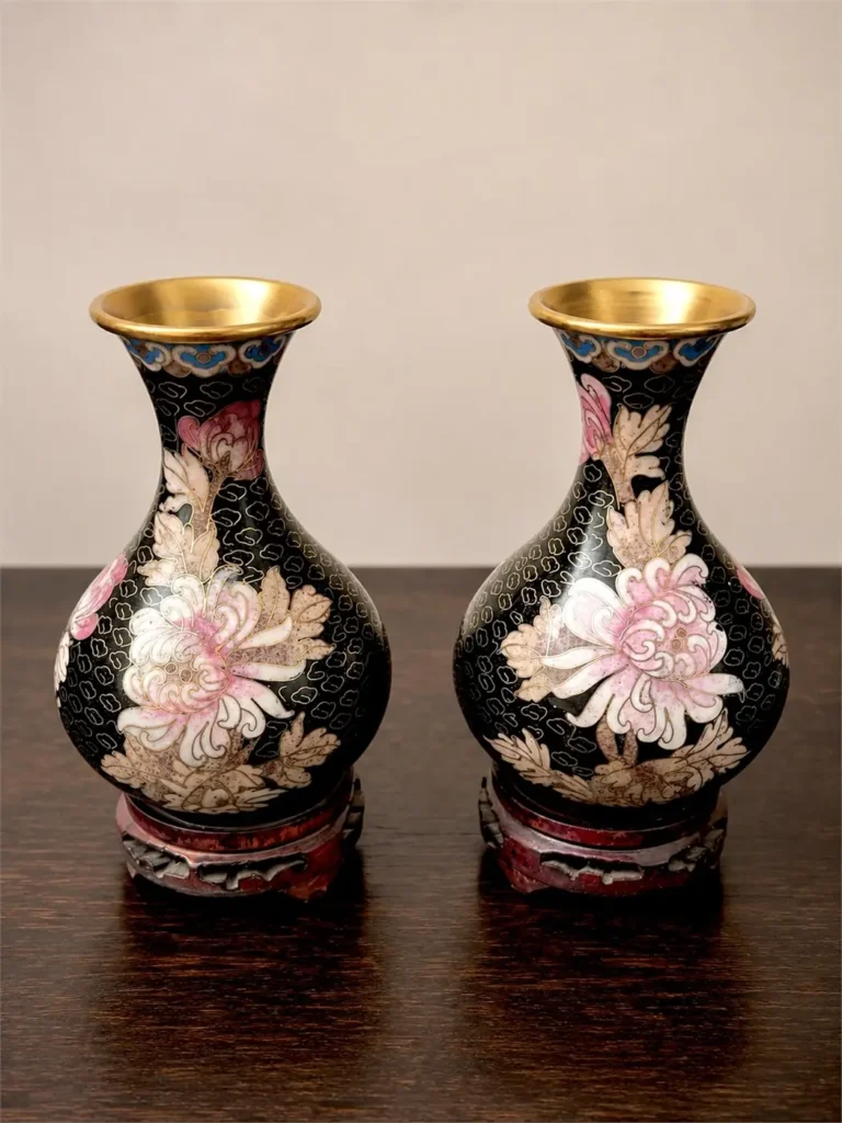 Paire de vases chinois en cloisonné