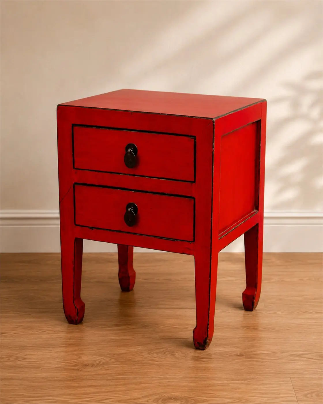 Petit meuble chinois laqué rouge – deux tiroirs