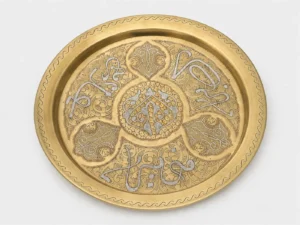 Plateau oriental en laiton gravé