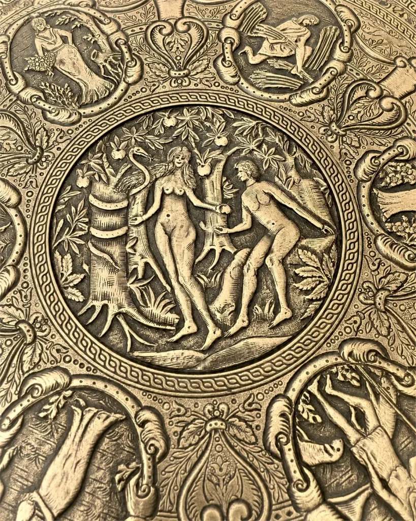 grand plat mural en laiton repousse 05