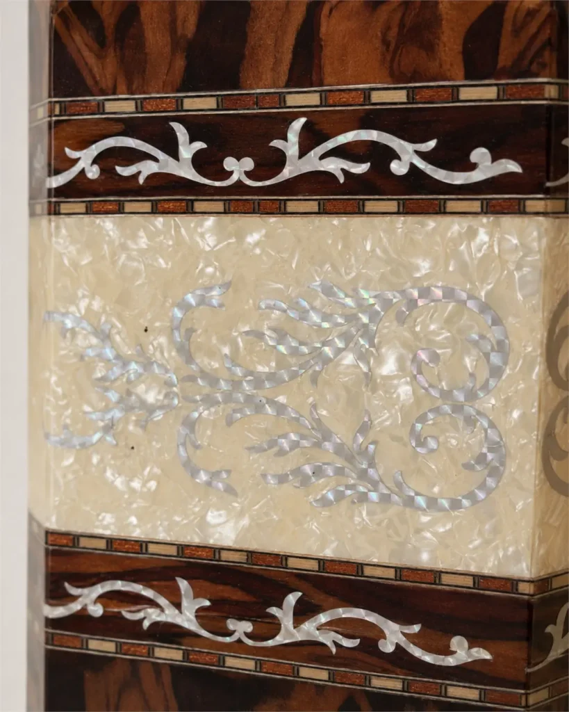 gueridon oriental octogonal en bois veine 02