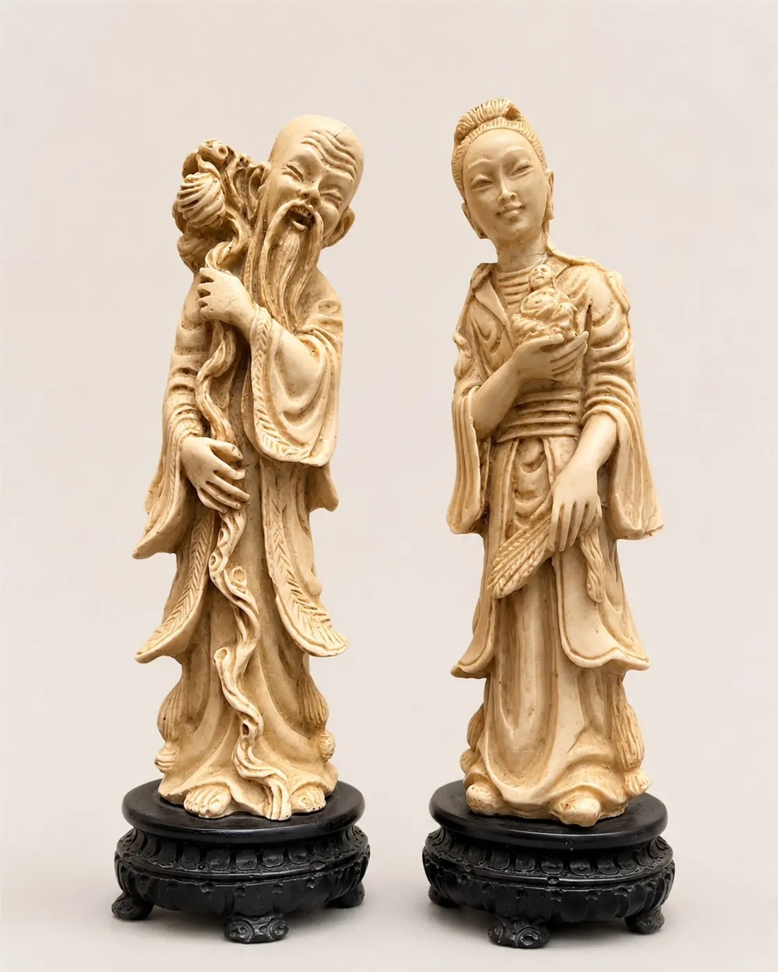 Paire de statuettes chinoises – figures de longévité et de protection