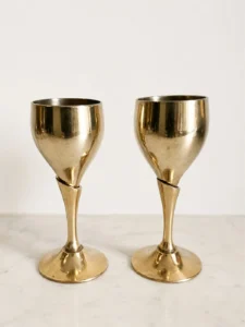Paire de coupes à liqueur en laiton – design moderniste – années 60