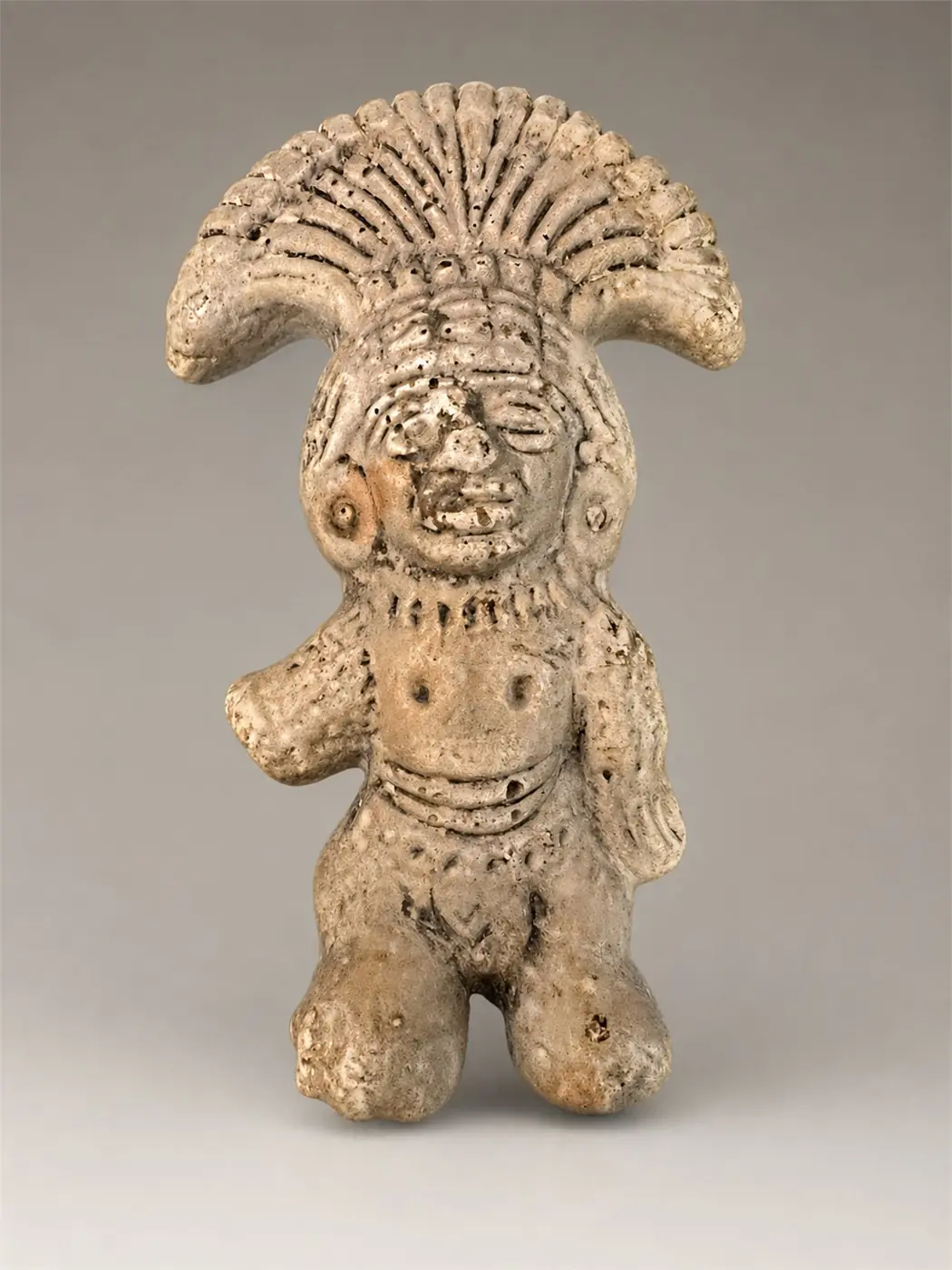 Figurine en pierre représentant un dignitaire mésoaméricain