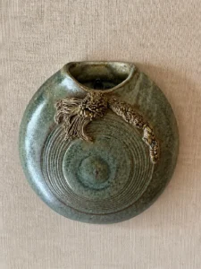 Vase mural en grès émaillé