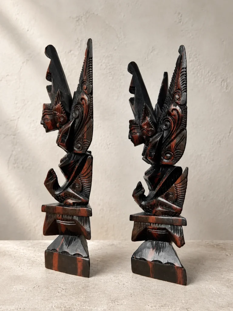 vishnu sur garuda en bois sculpte 1