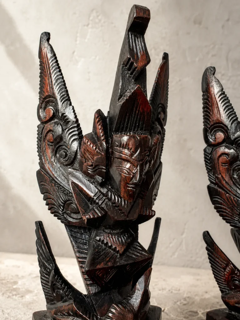 vishnu sur garuda en bois sculpte 4