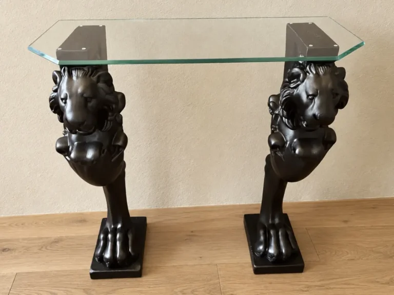 Console néoclassique aux lions plateau en verre