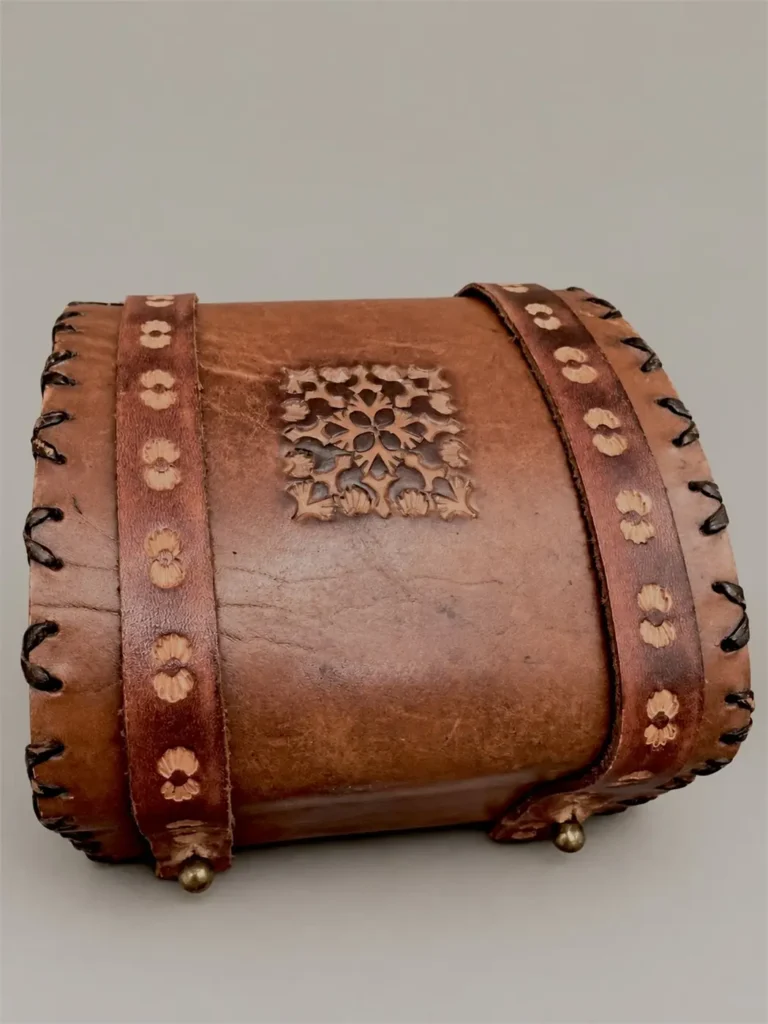 petit coffret marocain en cuir 01