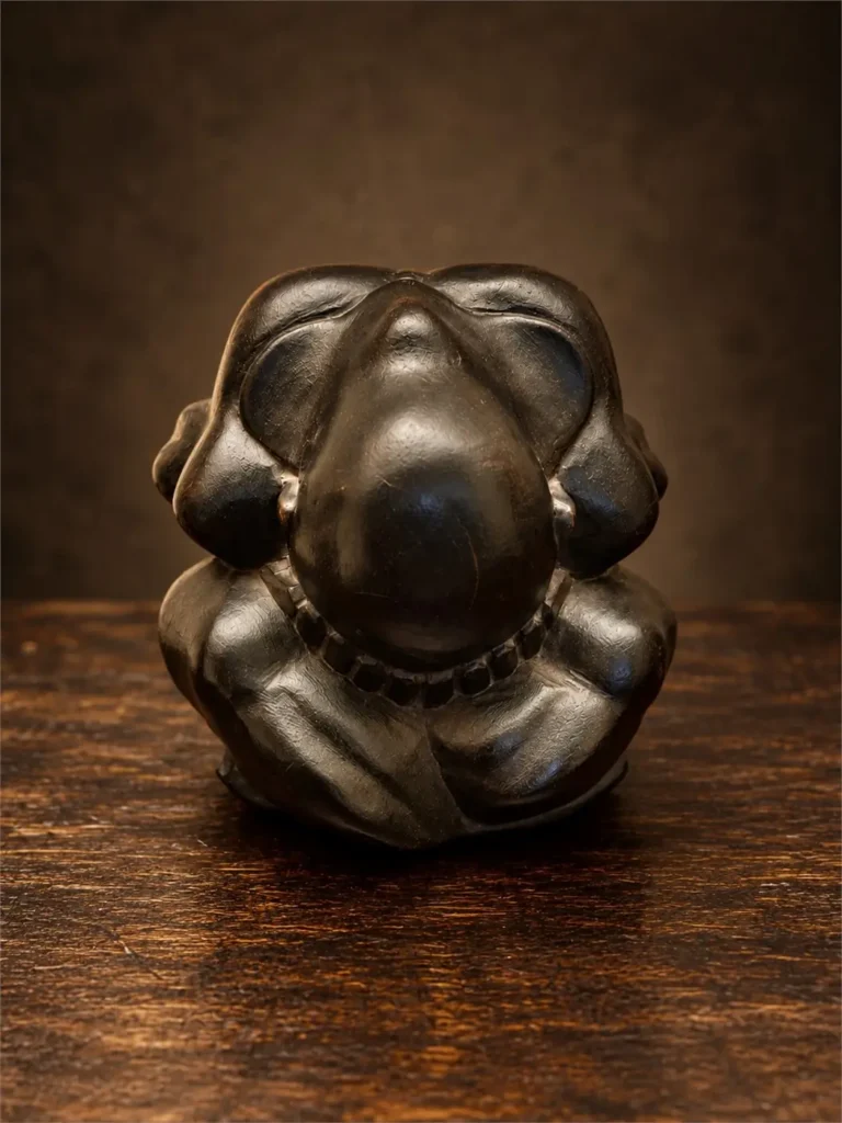 sculpture orang malu bali indonesie 01