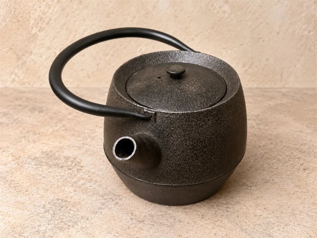 theiere japonaise fonte noire emaillee 04 1