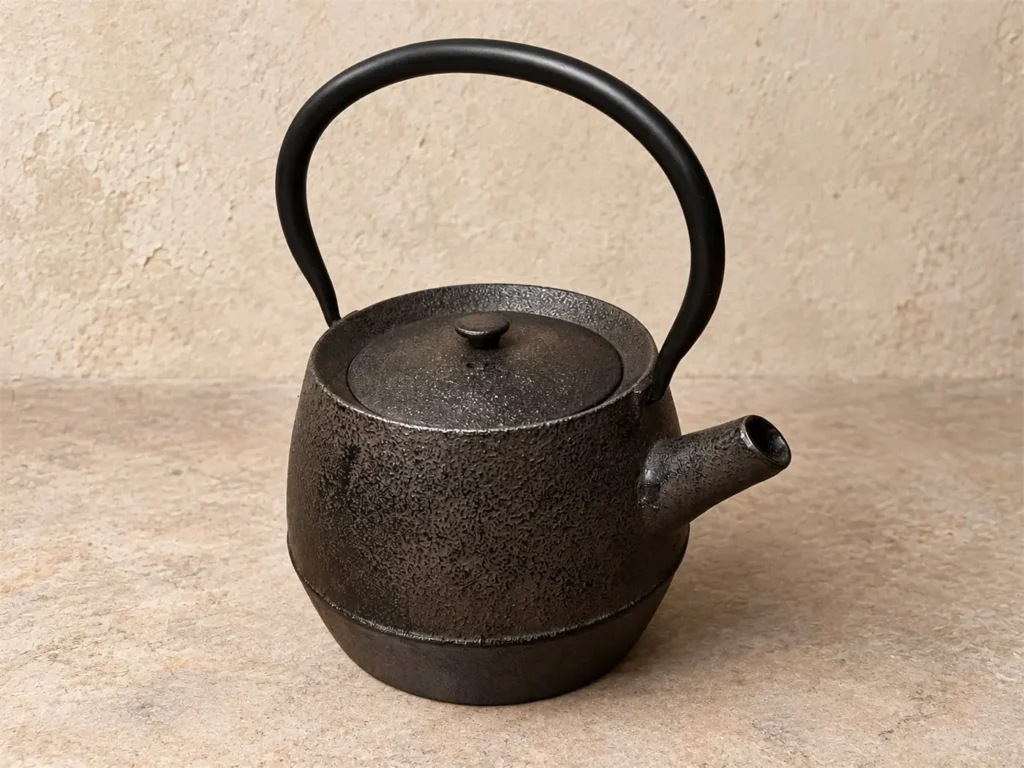 theiere japonaise fonte noire emaillee 05 1